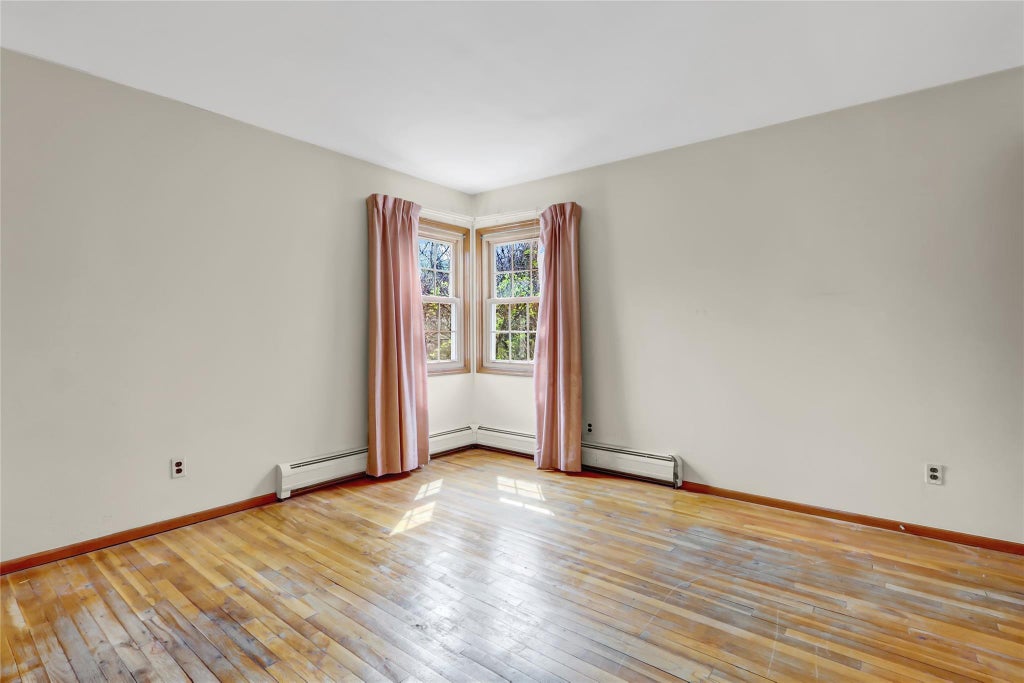 18 of 29 - 3 Sheridan Lane, Sea Cliff, NY