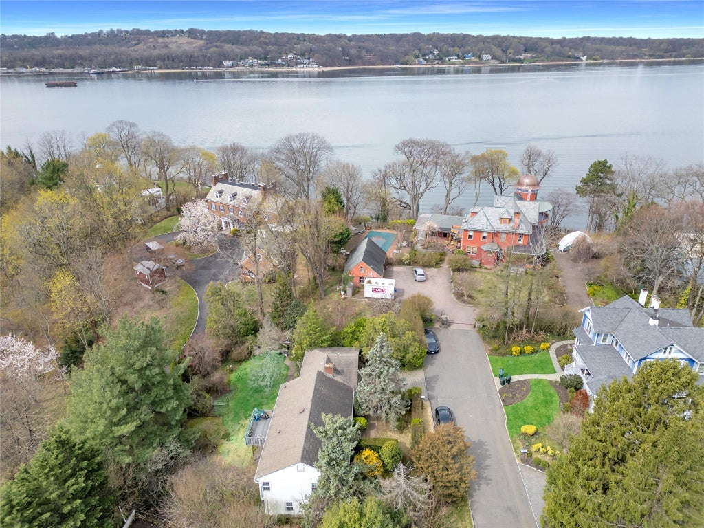 3 of 29 - 3 Sheridan Lane, Sea Cliff, NY