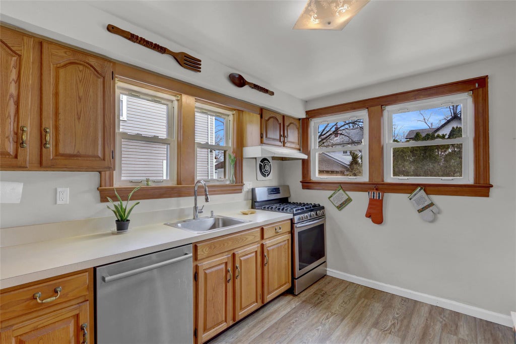 9 of 22 - 25 Gladiolus Avenue, Floral Park, NY