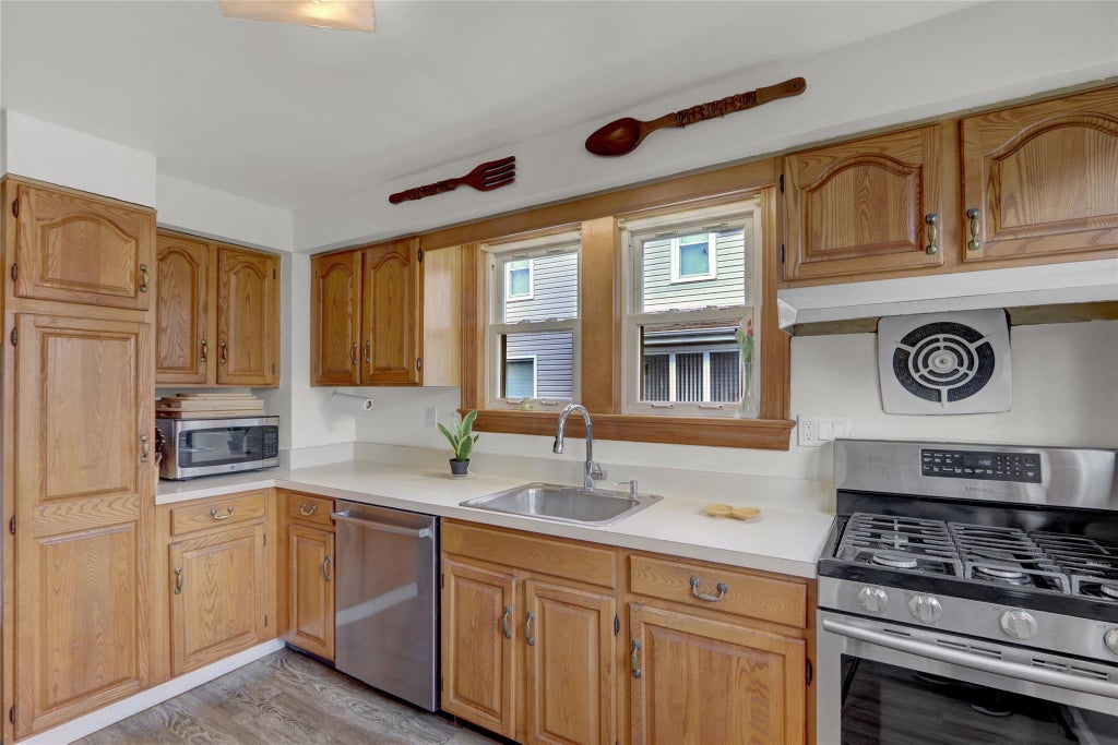 10 of 22 - 25 Gladiolus Avenue, Floral Park, NY