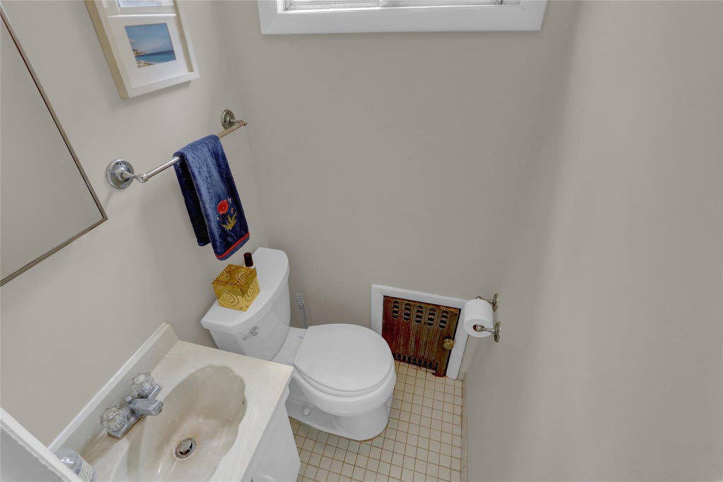 13 of 22 - 25 Gladiolus Avenue, Floral Park, NY