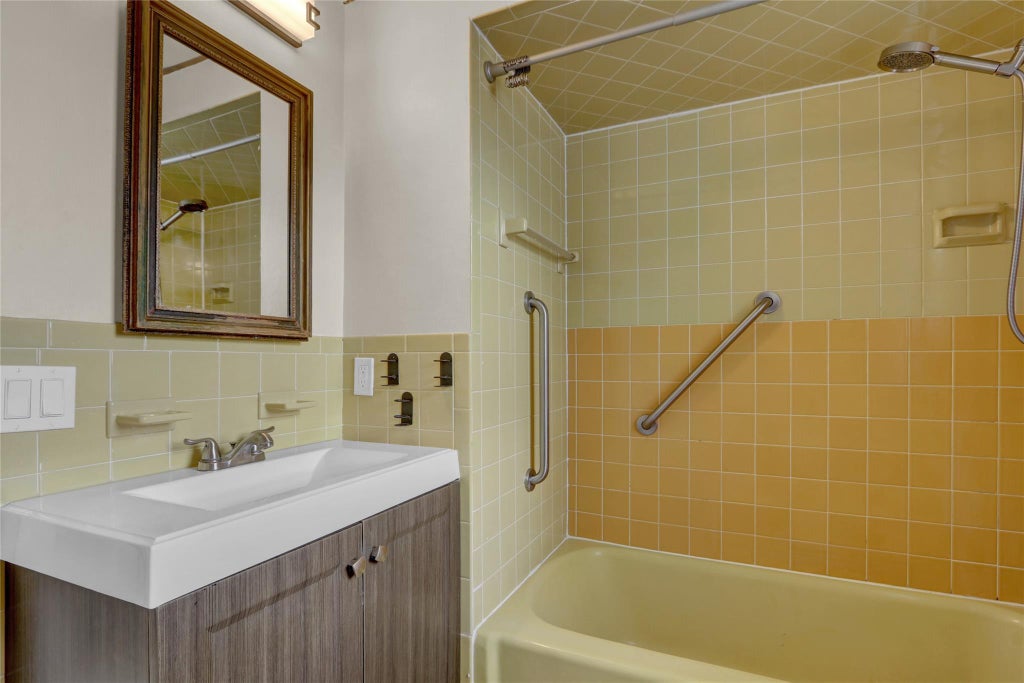18 of 22 - 25 Gladiolus Avenue, Floral Park, NY