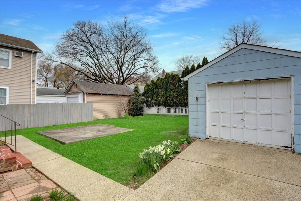19 of 22 - 25 Gladiolus Avenue, Floral Park, NY