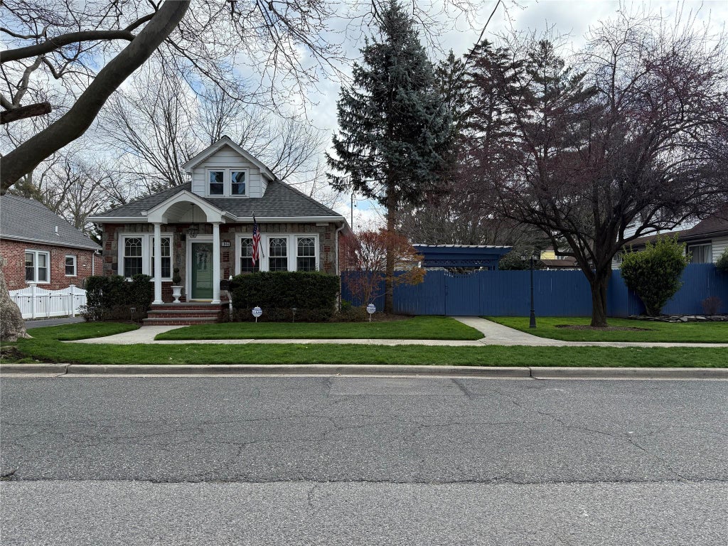 1 of 24 - 1905 Bryant Place, Baldwin, NY