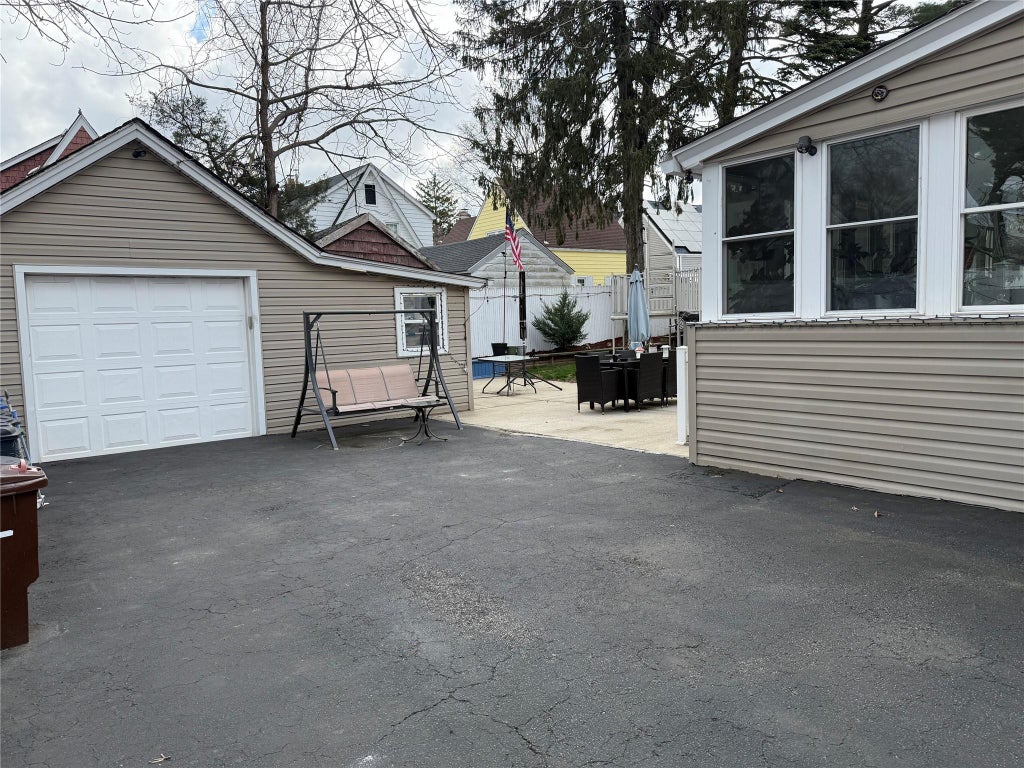 3 of 24 - 1905 Bryant Place, Baldwin, NY