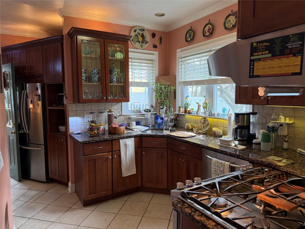 6 of 24 - 1905 Bryant Place, Baldwin, NY