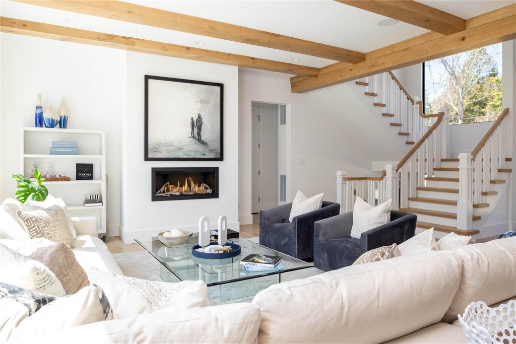 9 of 30 - 4 Dogwood Drive, East Hampton, NY