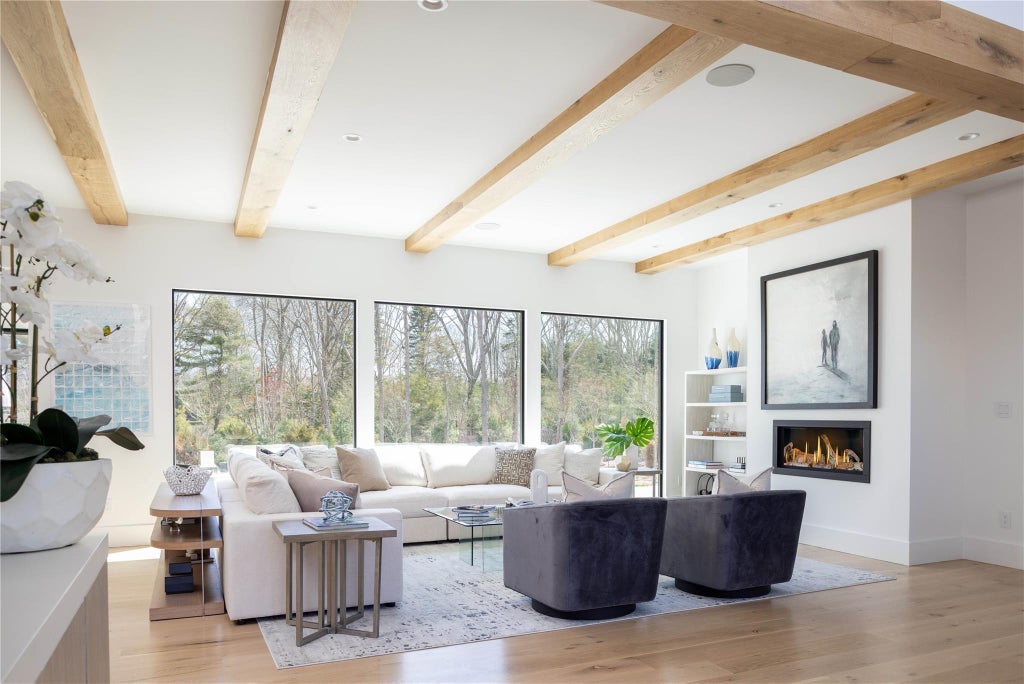 10 of 30 - 4 Dogwood Drive, East Hampton, NY