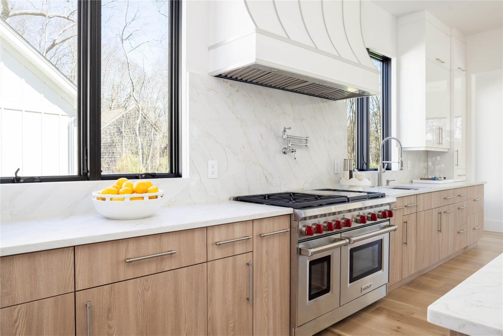 12 of 30 - 4 Dogwood Drive, East Hampton, NY