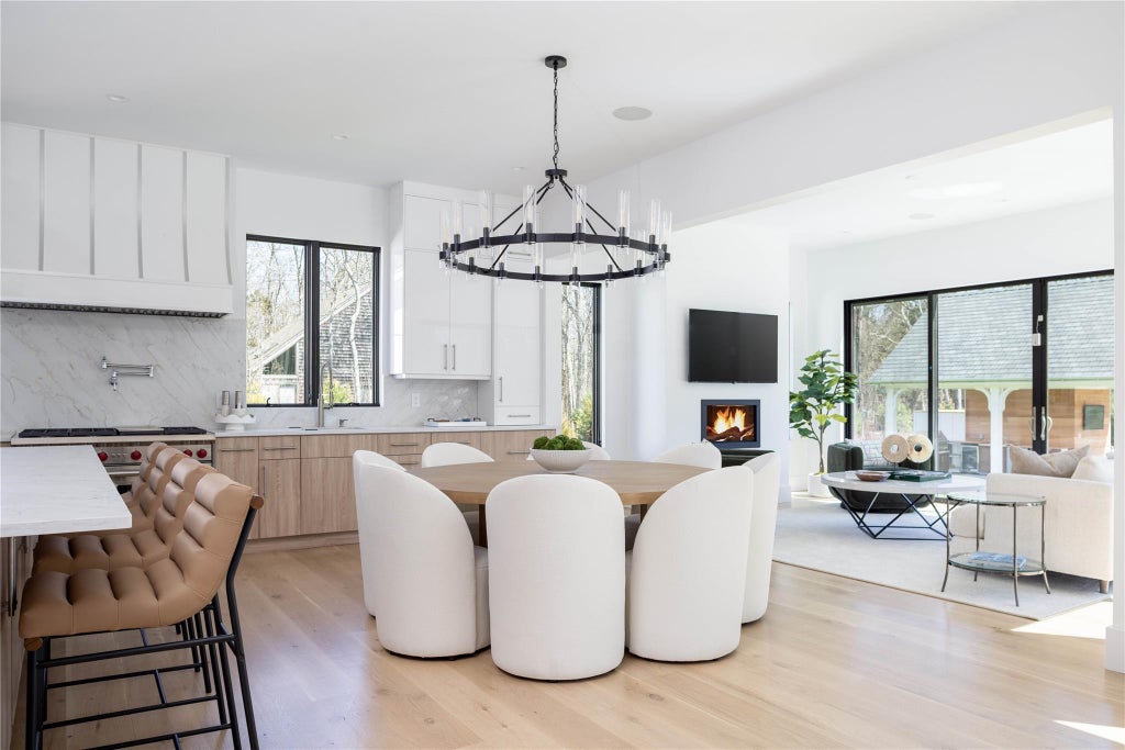 14 of 30 - 4 Dogwood Drive, East Hampton, NY