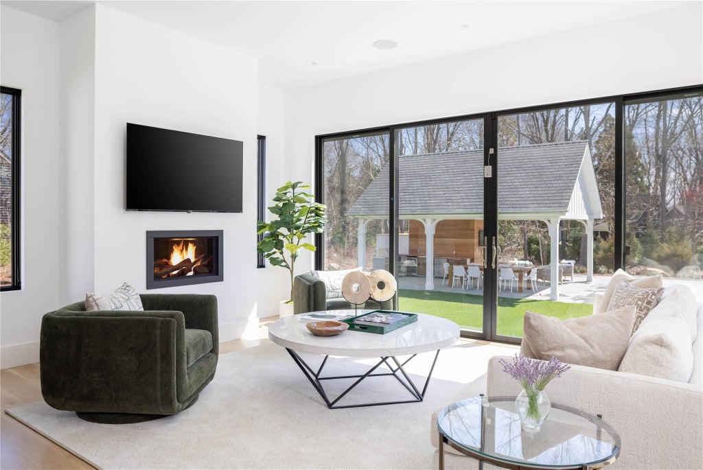 16 of 30 - 4 Dogwood Drive, East Hampton, NY