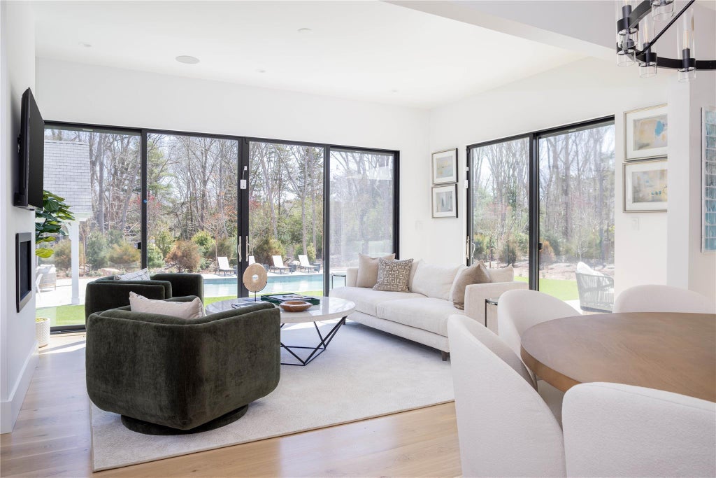17 of 30 - 4 Dogwood Drive, East Hampton, NY