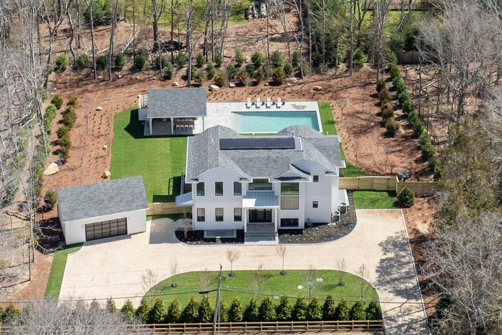 1 of 30 - 4 Dogwood Drive, East Hampton, NY