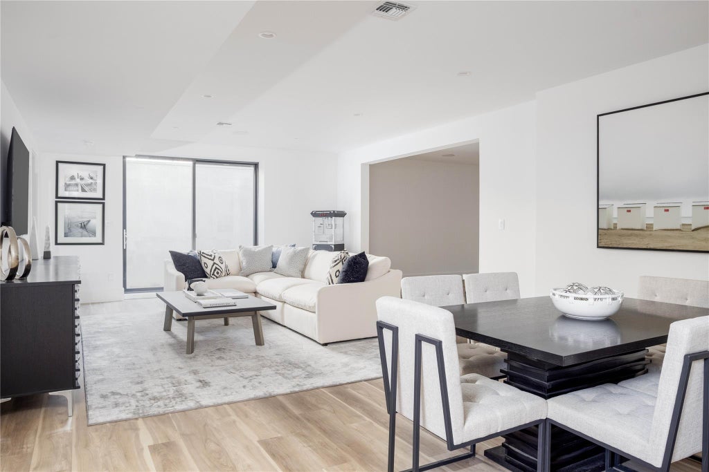19 of 30 - 4 Dogwood Drive, East Hampton, NY