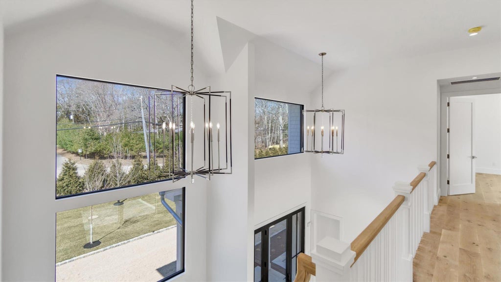 22 of 30 - 4 Dogwood Drive, East Hampton, NY
