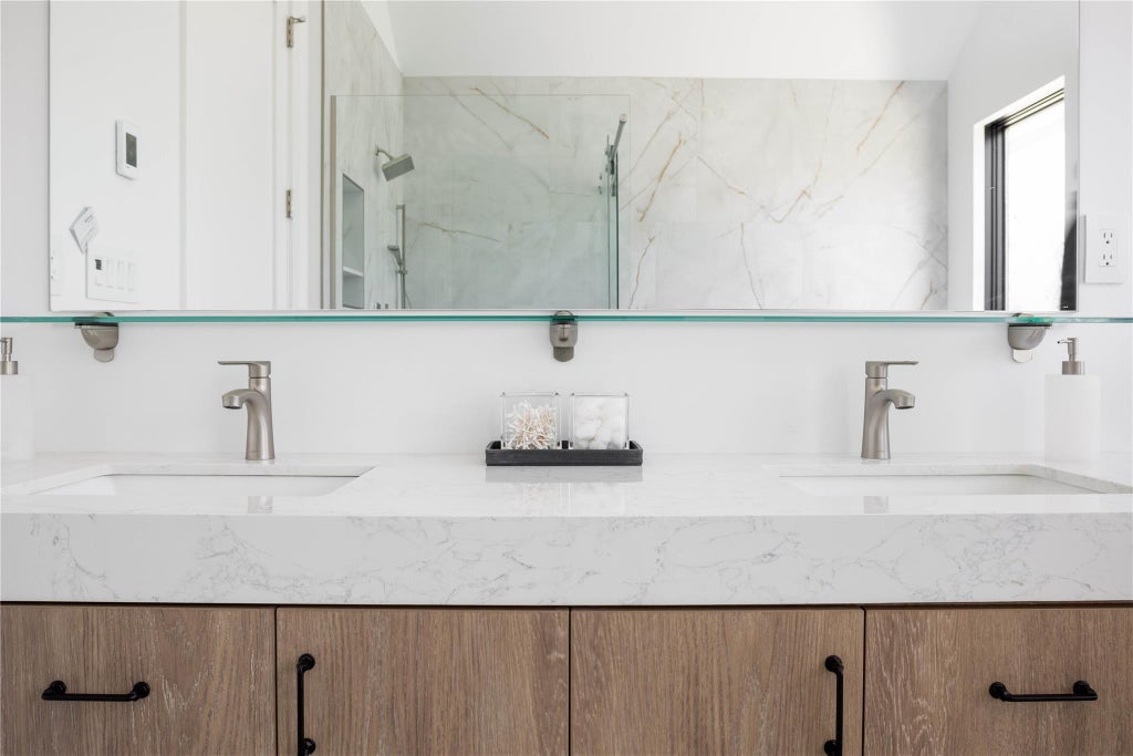 27 of 30 - 4 Dogwood Drive, East Hampton, NY