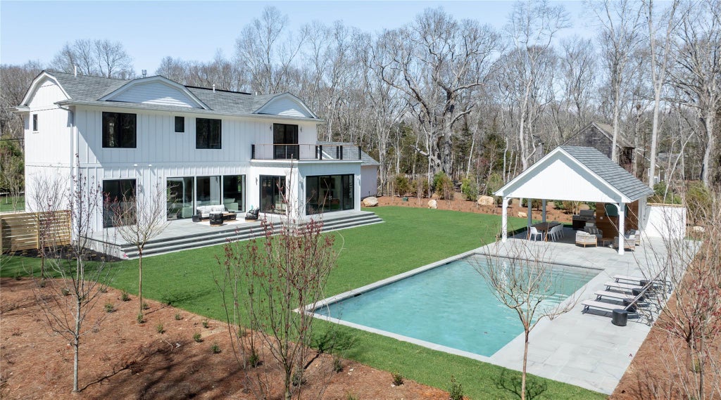 2 of 30 - 4 Dogwood Drive, East Hampton, NY