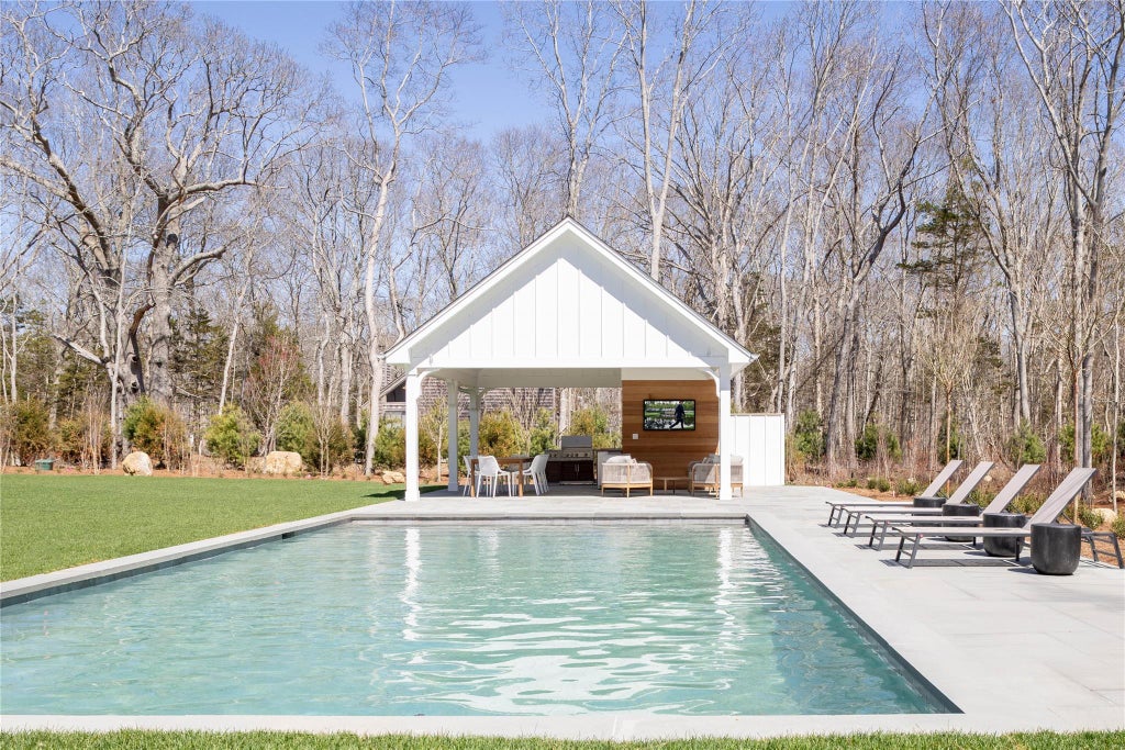 3 of 30 - 4 Dogwood Drive, East Hampton, NY