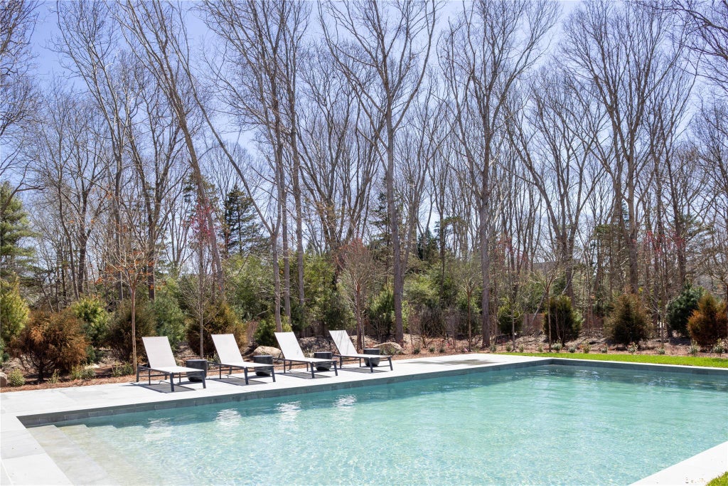 5 of 30 - 4 Dogwood Drive, East Hampton, NY