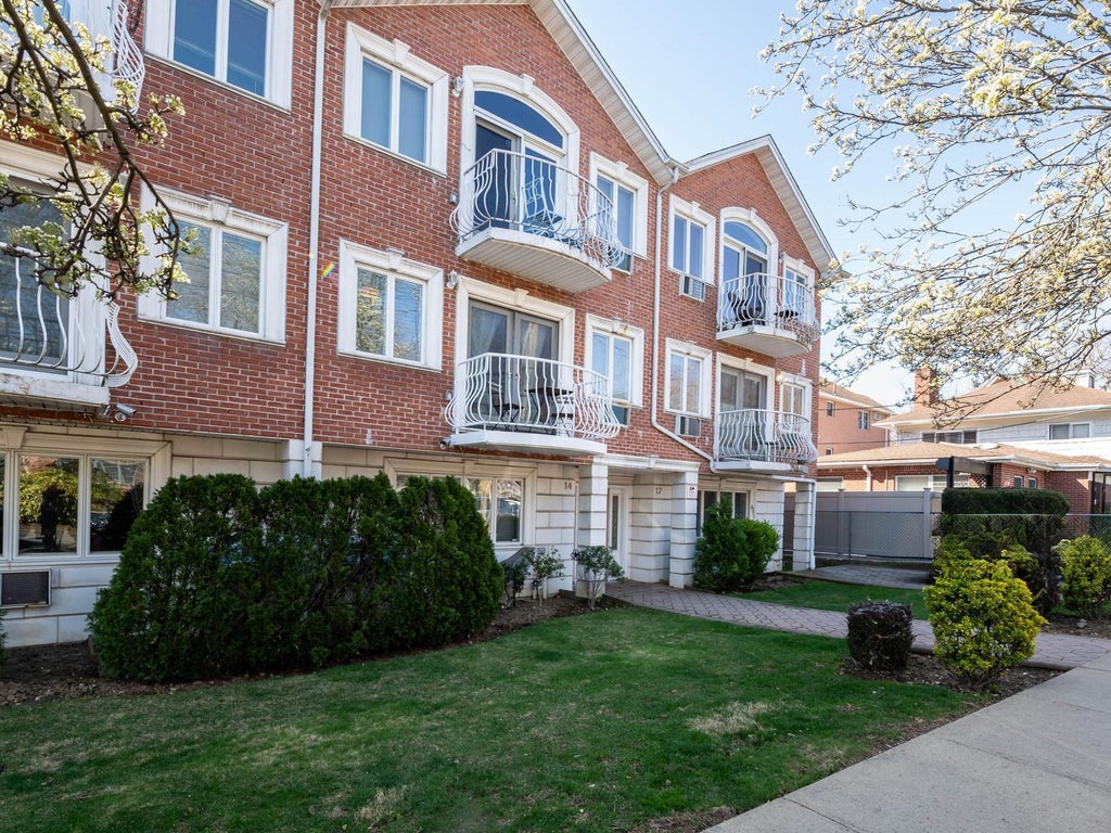 1 of 32 - 212-14 42 Avenue # 14b, Bayside, NY