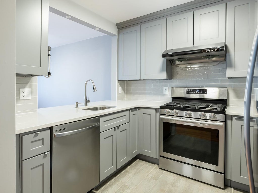 10 of 32 - 212-14 42 Avenue # 14b, Bayside, NY
