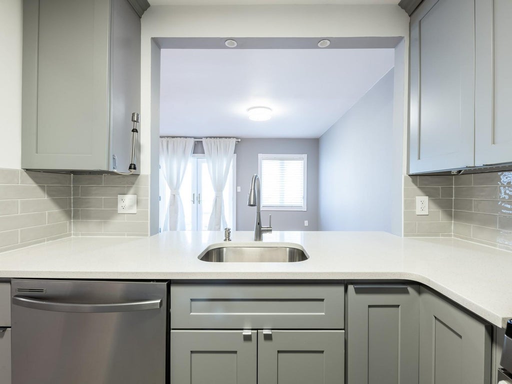 13 of 32 - 212-14 42 Avenue # 14b, Bayside, NY