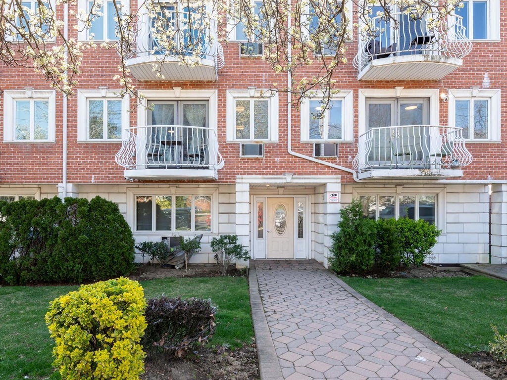1 of 32 - 212-14 42 Avenue # 14b, Bayside, NY