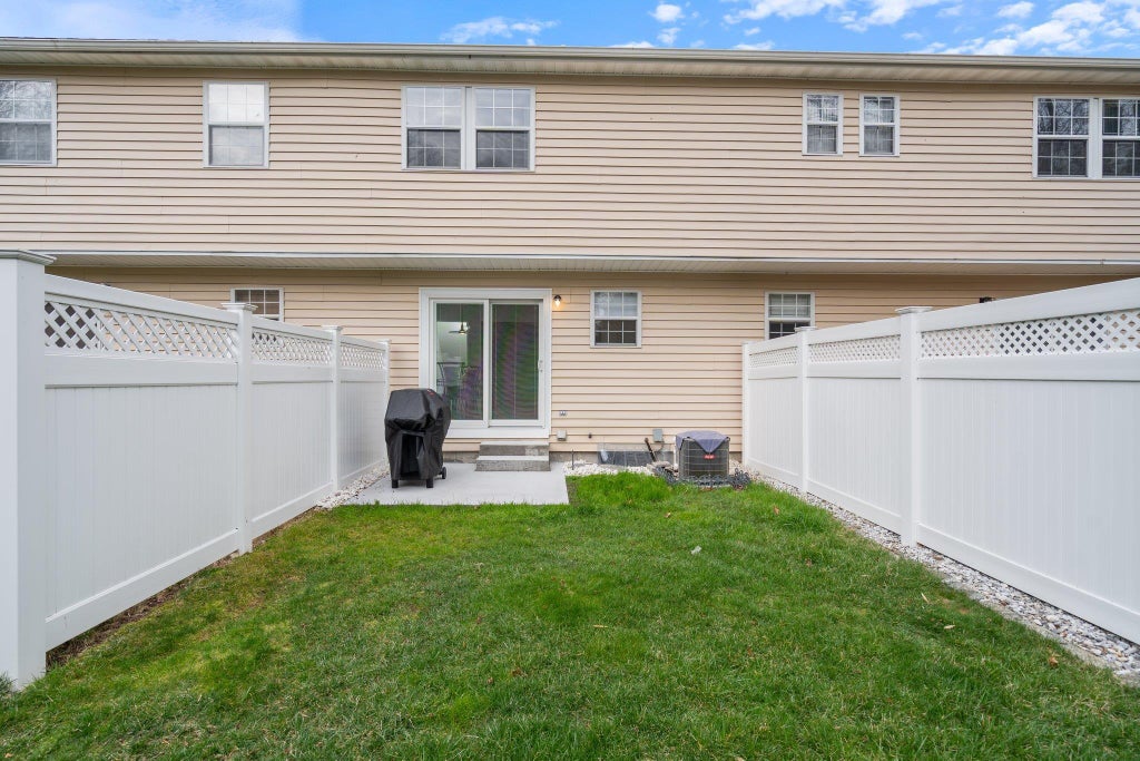 25 of 31 - 2 Smith Commons, Yaphank, NY