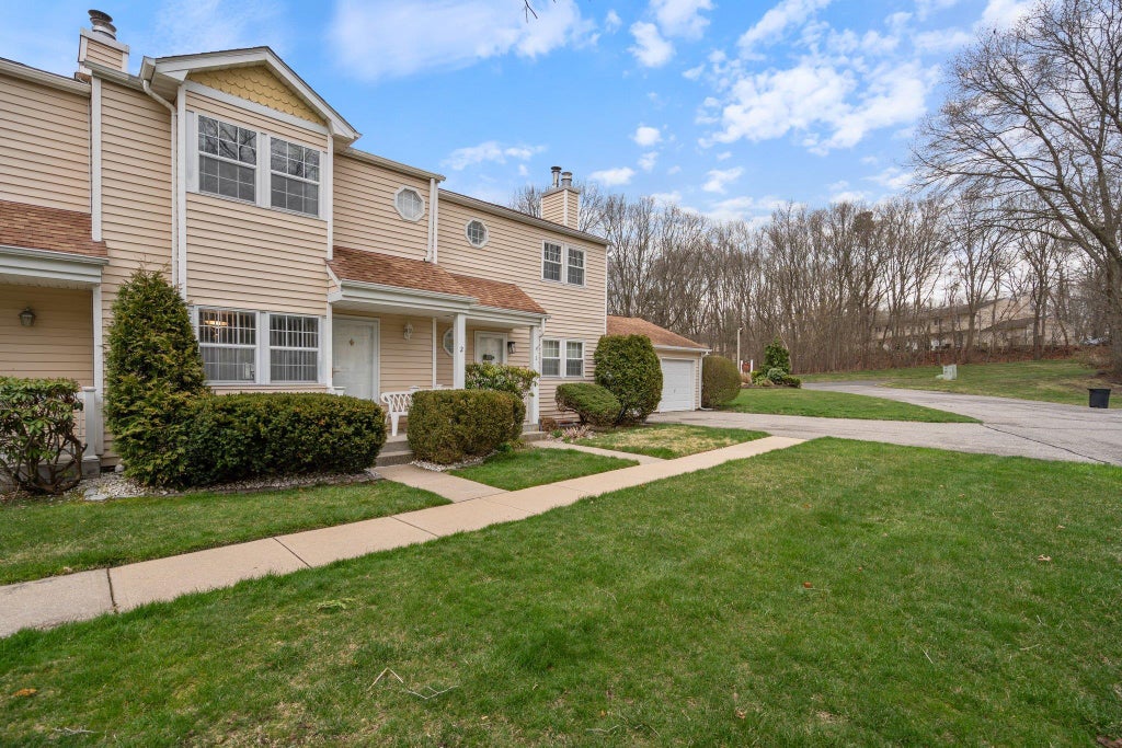 2 of 31 - 2 Smith Commons, Yaphank, NY