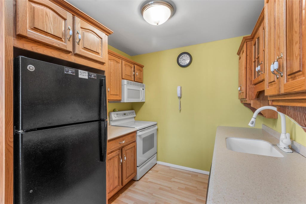 9 of 18 - 232 Blackpool Court #, Ridge, NY