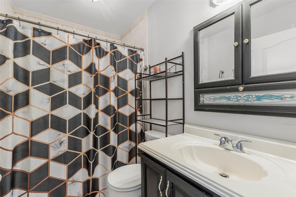 13 of 18 - 232 Blackpool Court #, Ridge, NY
