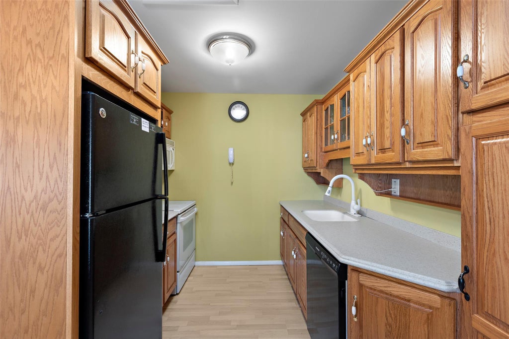 7 of 18 - 232 Blackpool Court #, Ridge, NY