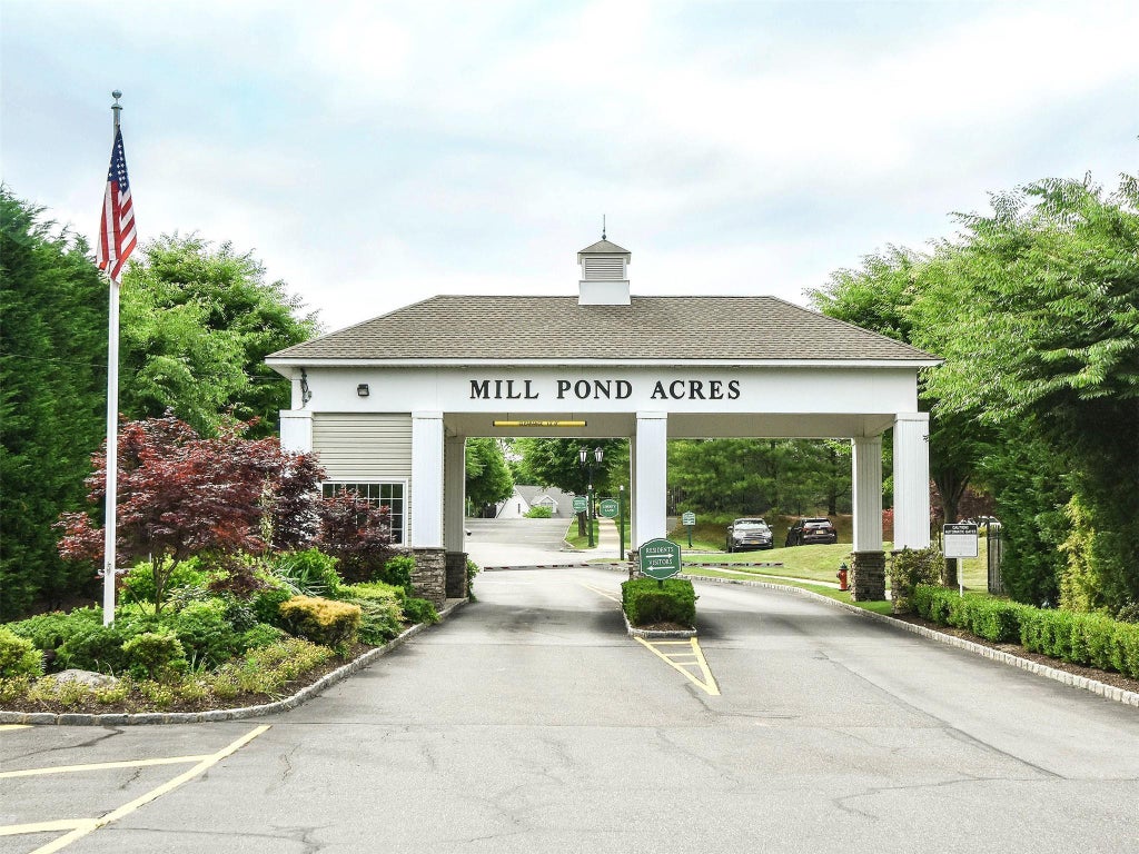 21 of 22 - 19 Miro Place, Port Washington, NY