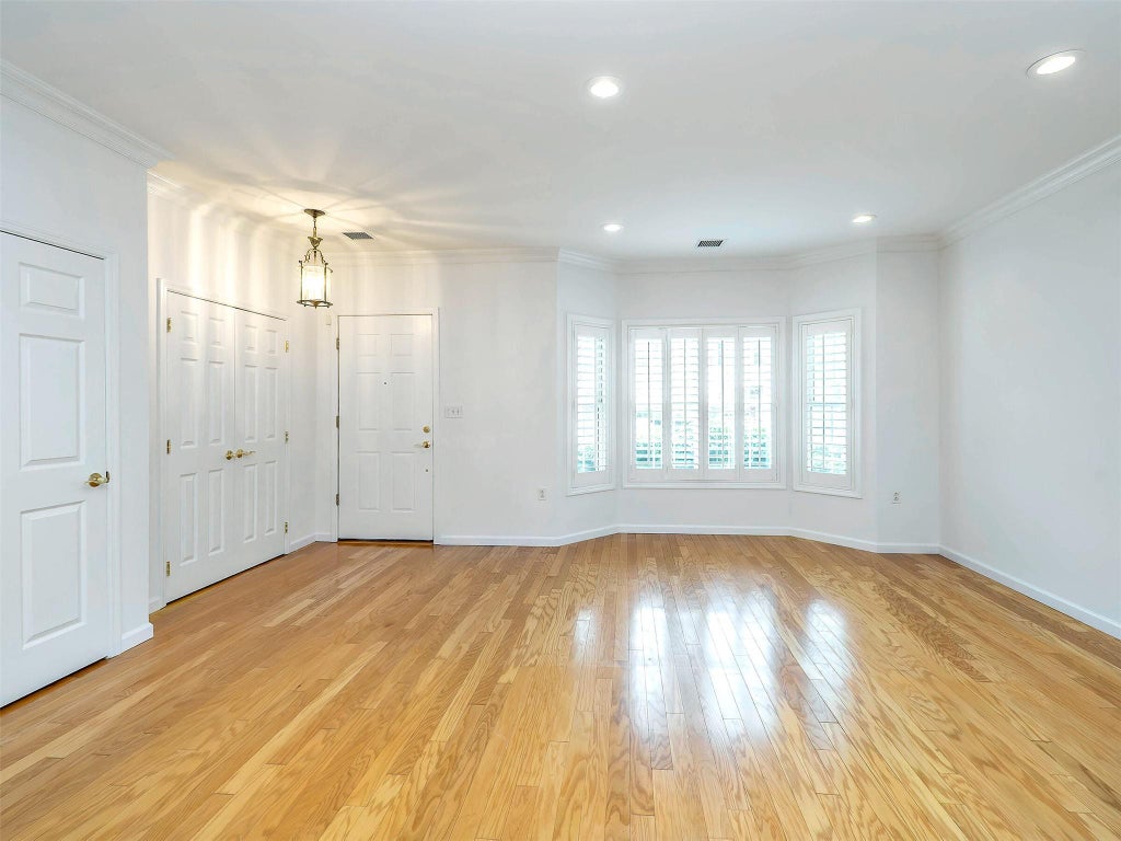 2 of 22 - 19 Miro Place, Port Washington, NY