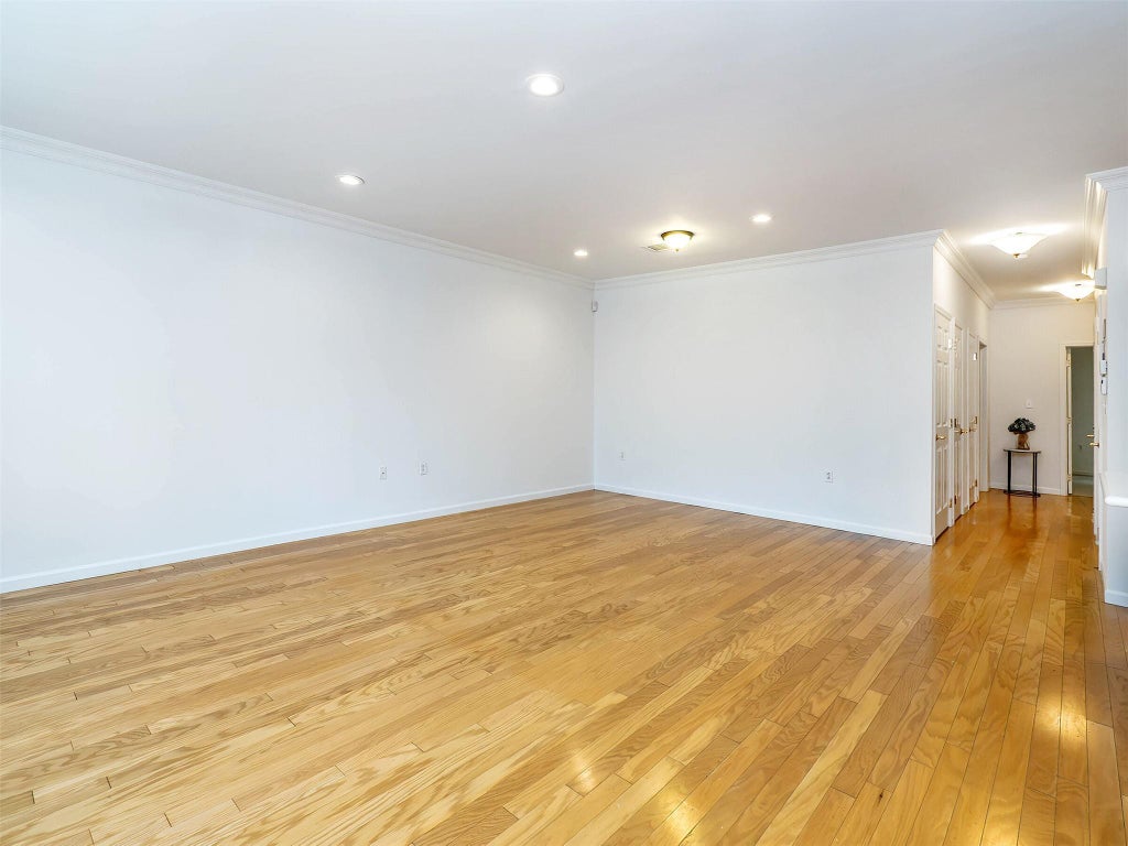 3 of 22 - 19 Miro Place, Port Washington, NY