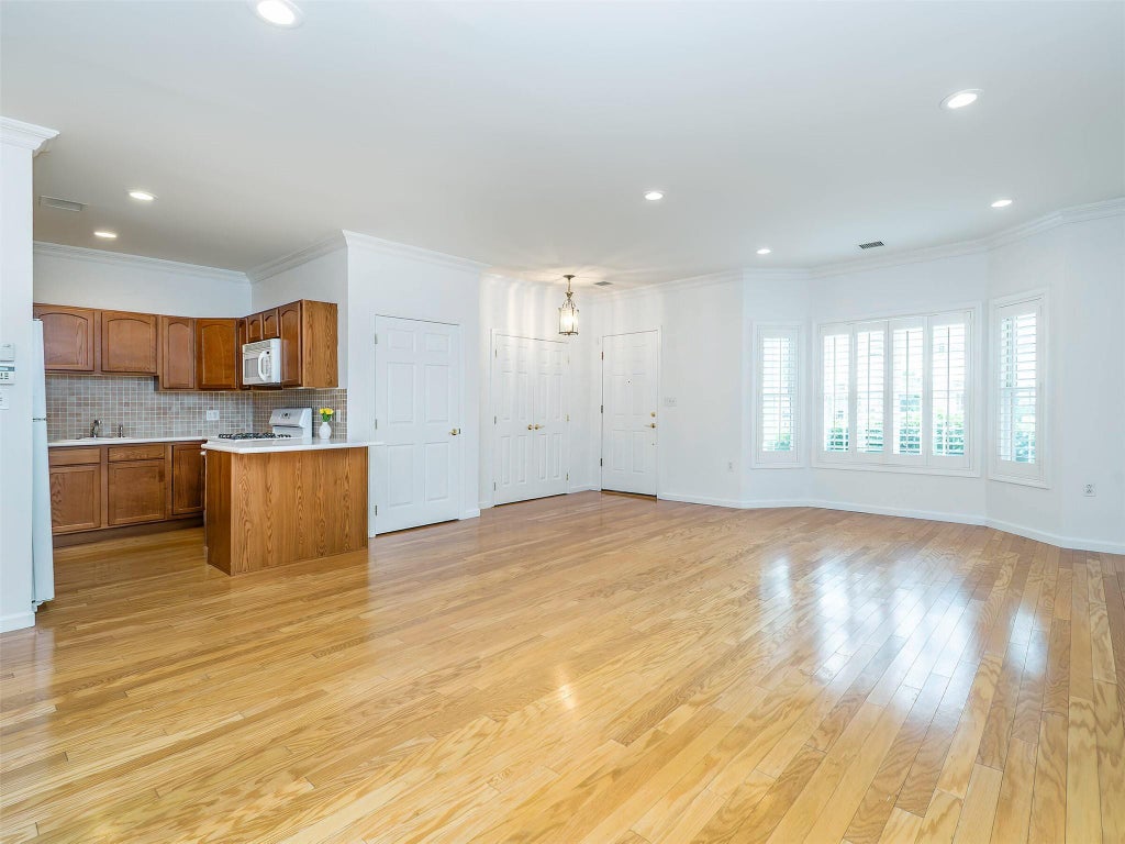 4 of 22 - 19 Miro Place, Port Washington, NY