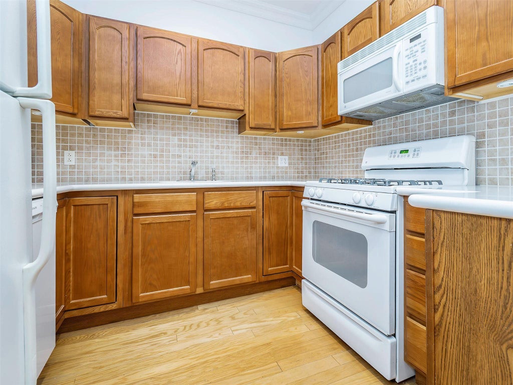 6 of 22 - 19 Miro Place, Port Washington, NY