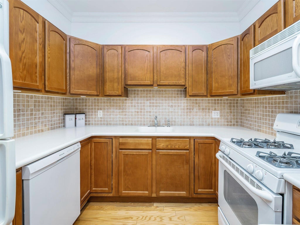 7 of 22 - 19 Miro Place, Port Washington, NY