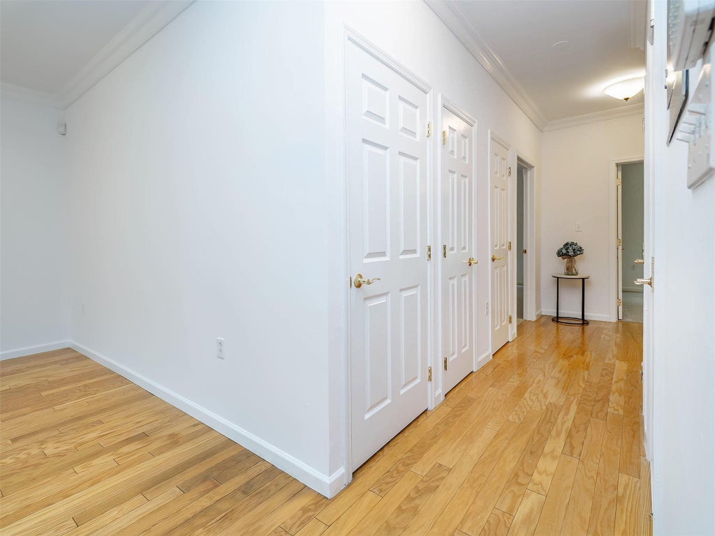 8 of 22 - 19 Miro Place, Port Washington, NY