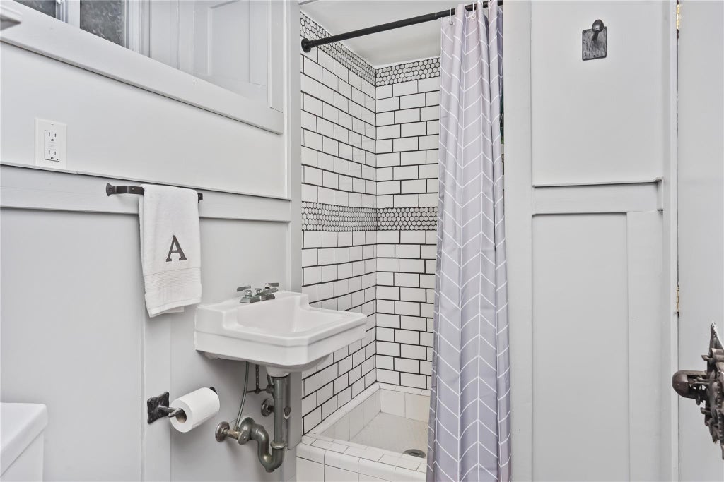 18 of 35 - 354 Bronxville Road, Bronxville, NY