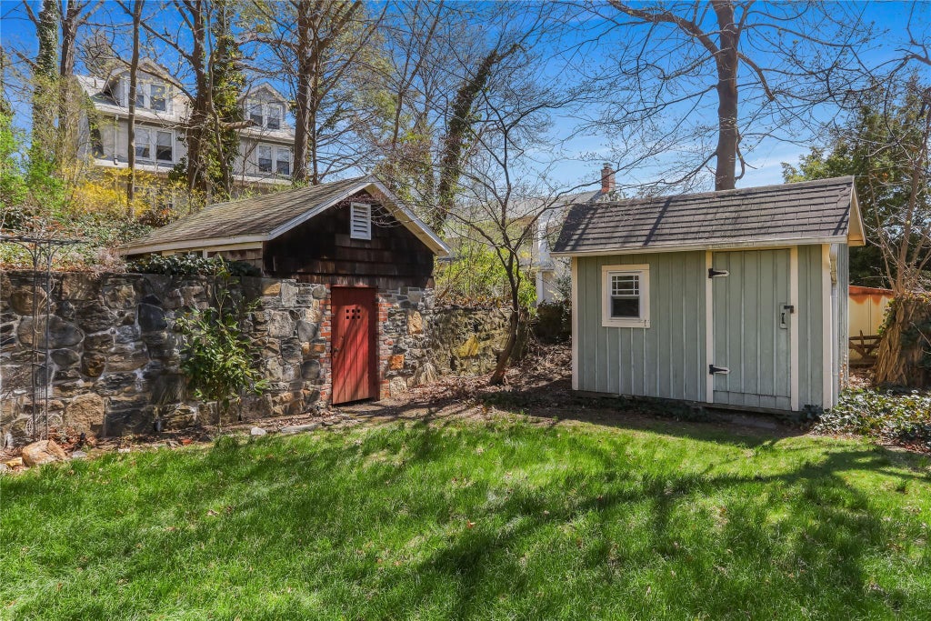 21 of 35 - 354 Bronxville Road, Bronxville, NY