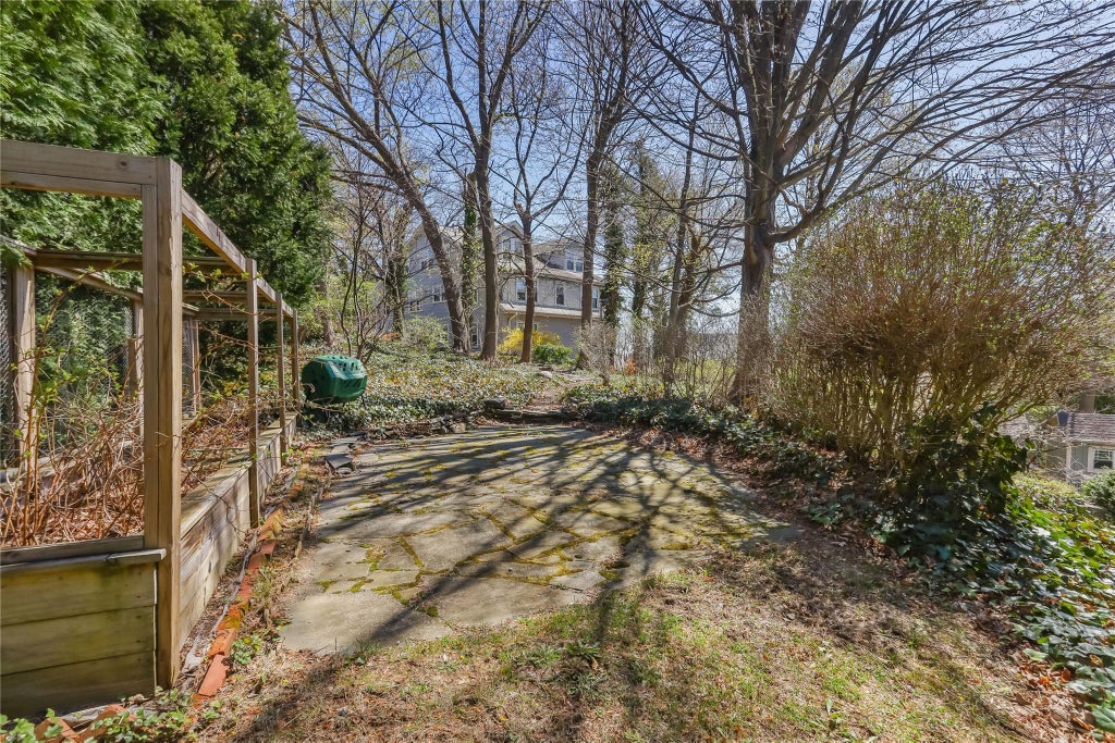 24 of 35 - 354 Bronxville Road, Bronxville, NY