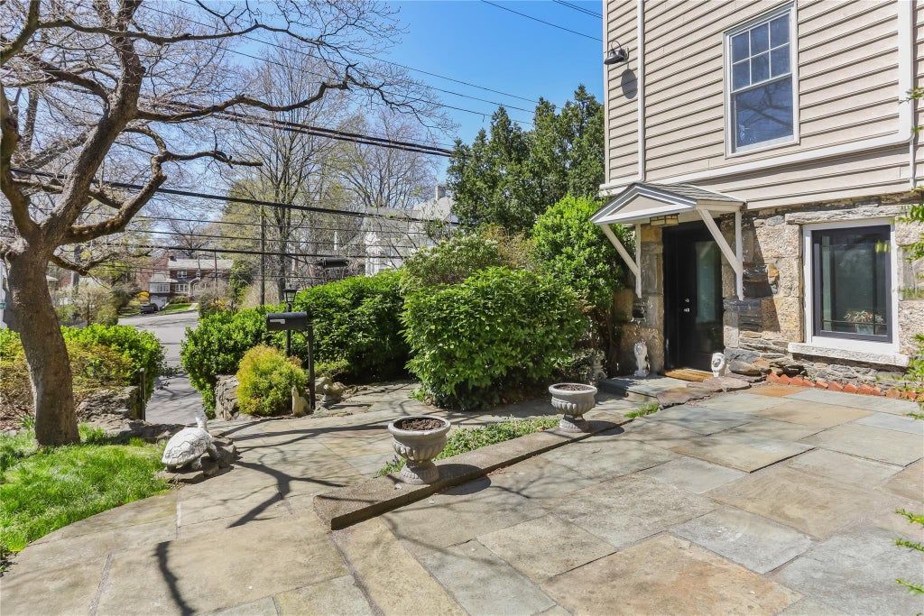 28 of 35 - 354 Bronxville Road, Bronxville, NY