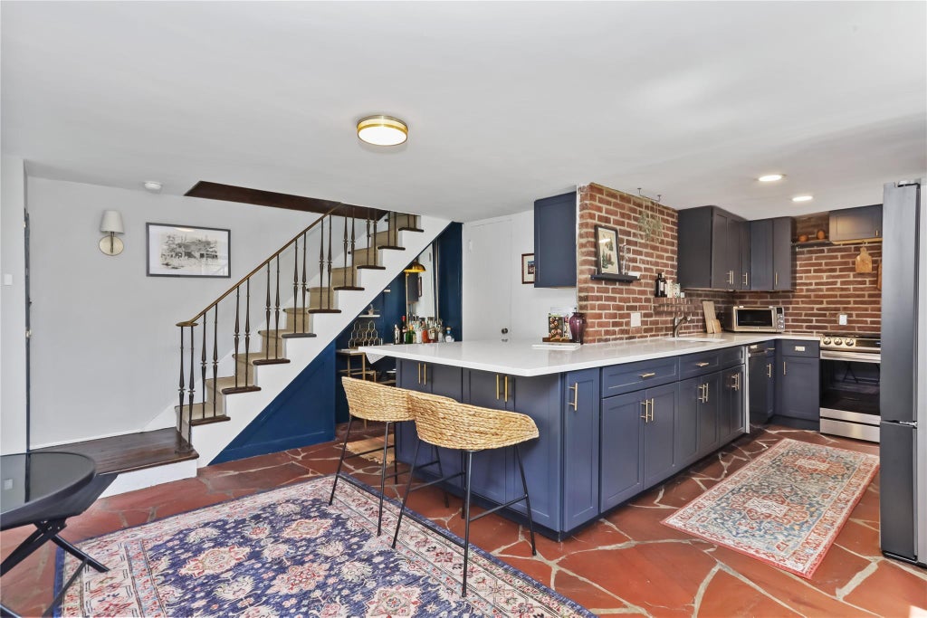 2 of 35 - 354 Bronxville Road, Bronxville, NY