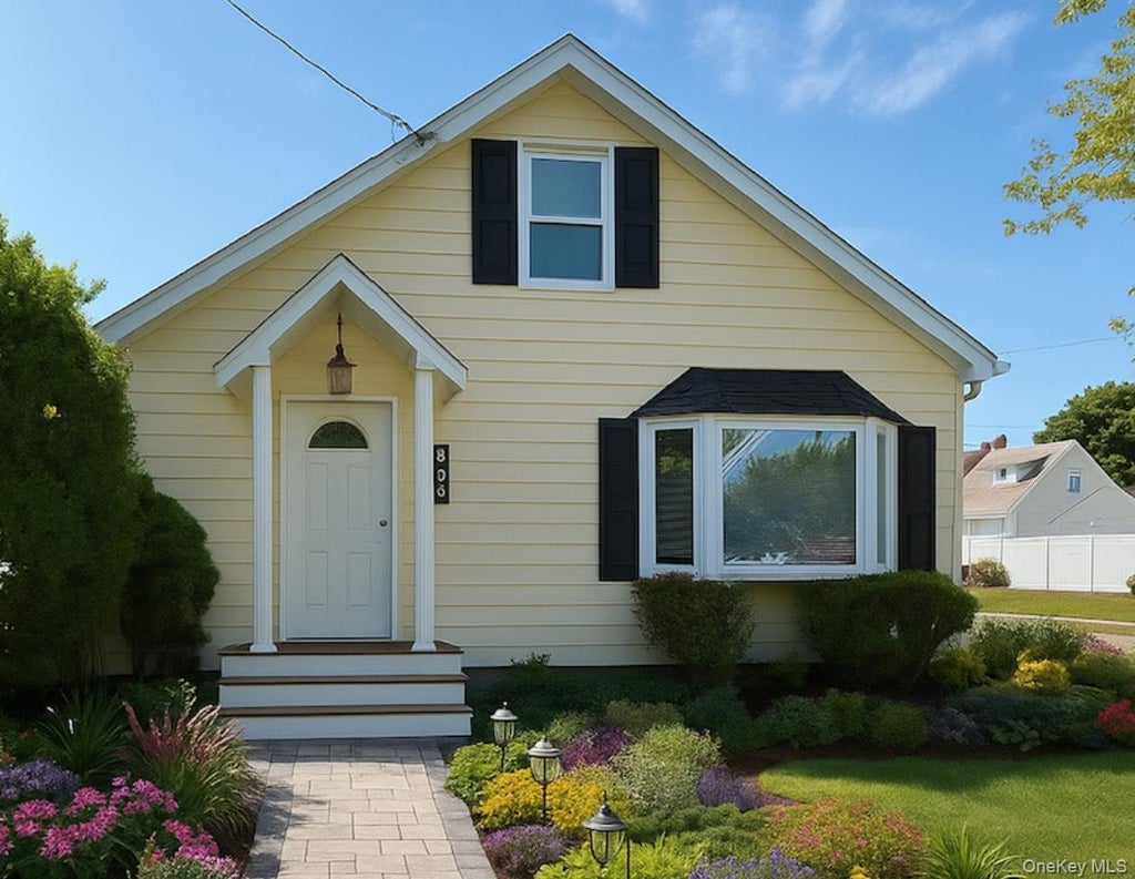 803 S Fifth Street, Lindenhurst