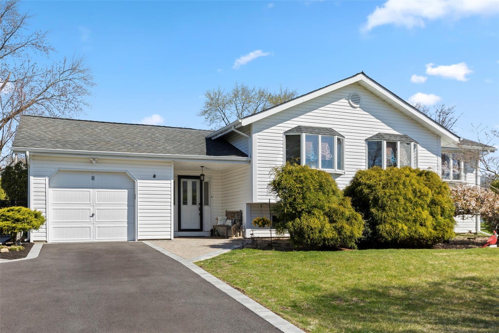 1 of 36 - 10 Holly Drive, East Northport, NY