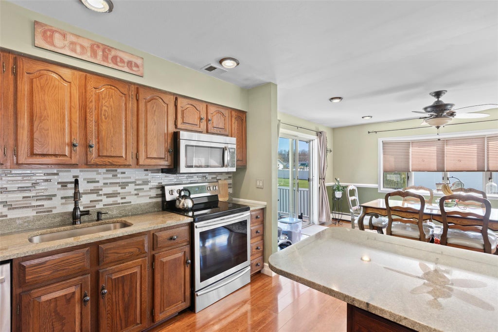 9 of 36 - 10 Holly Drive, East Northport, NY