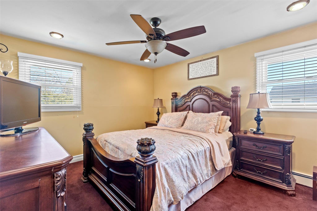 13 of 36 - 10 Holly Drive, East Northport, NY