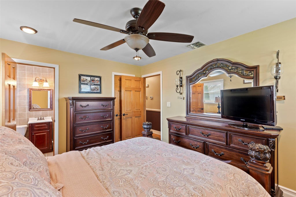 14 of 36 - 10 Holly Drive, East Northport, NY