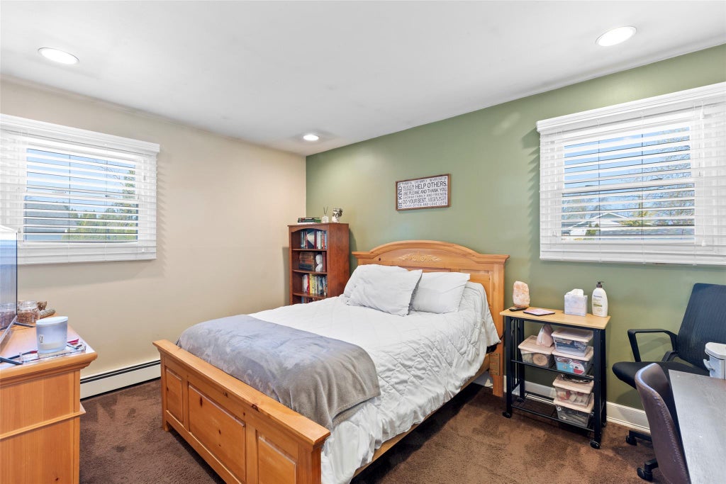 18 of 36 - 10 Holly Drive, East Northport, NY